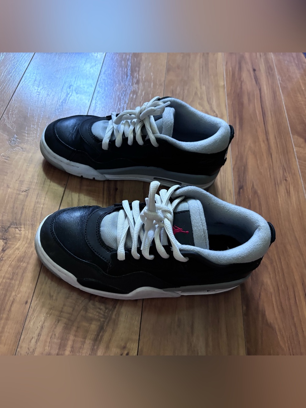 Jordan Low Top Sneakers in Black, Gray & white. Sz 6Y